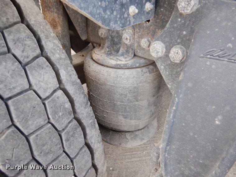 image for item IV9522 2012 Freightliner Cascadia  semi truck