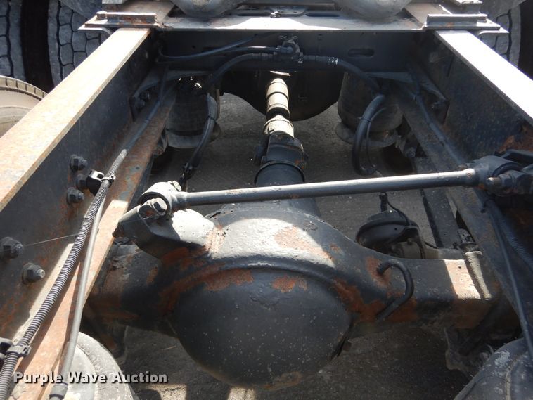 image for item IV9522 2012 Freightliner Cascadia  semi truck