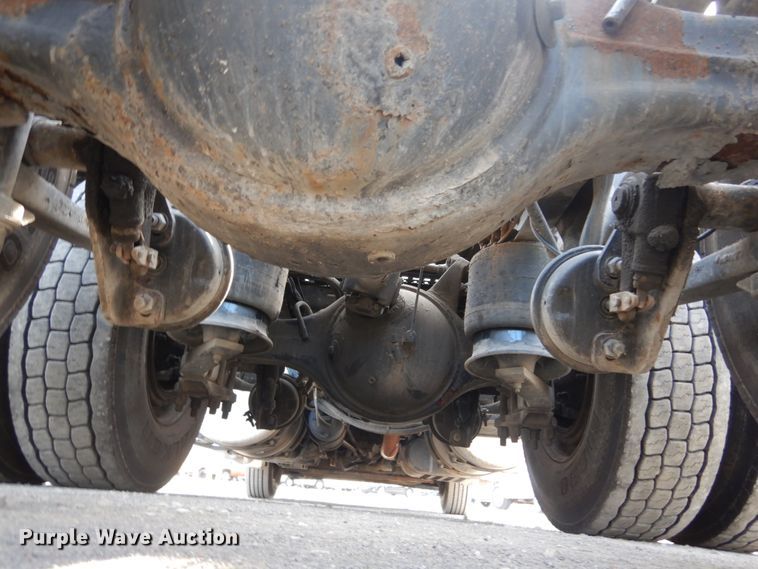 image for item IV9522 2012 Freightliner Cascadia  semi truck