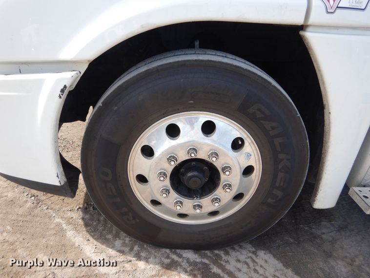 image for item IV9522 2012 Freightliner Cascadia  semi truck