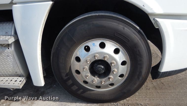 image for item IV9522 2012 Freightliner Cascadia  semi truck