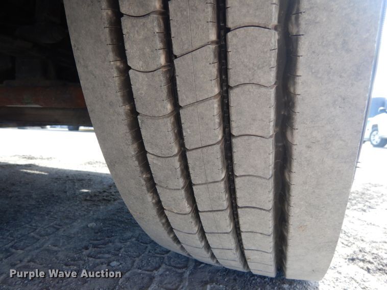 image for item IV9522 2012 Freightliner Cascadia  semi truck