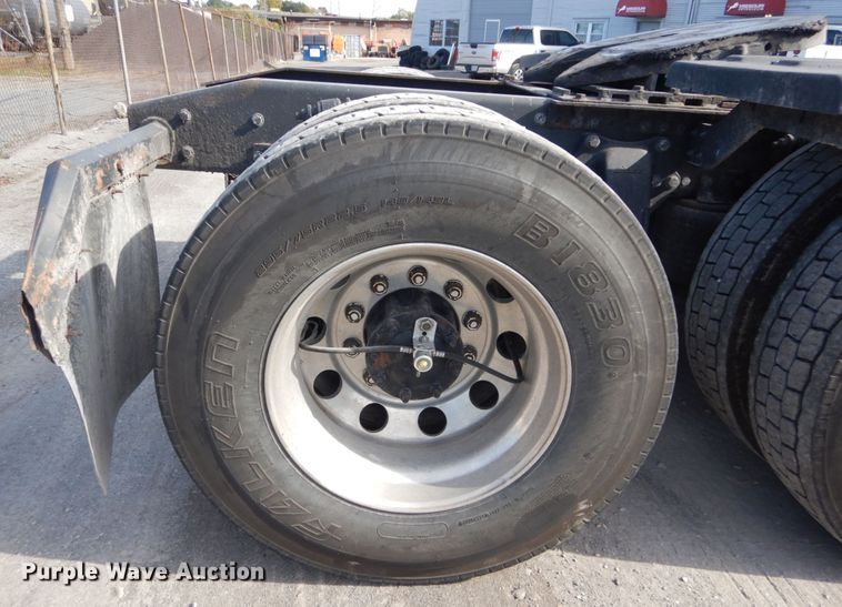 image for item IV9522 2012 Freightliner Cascadia  semi truck