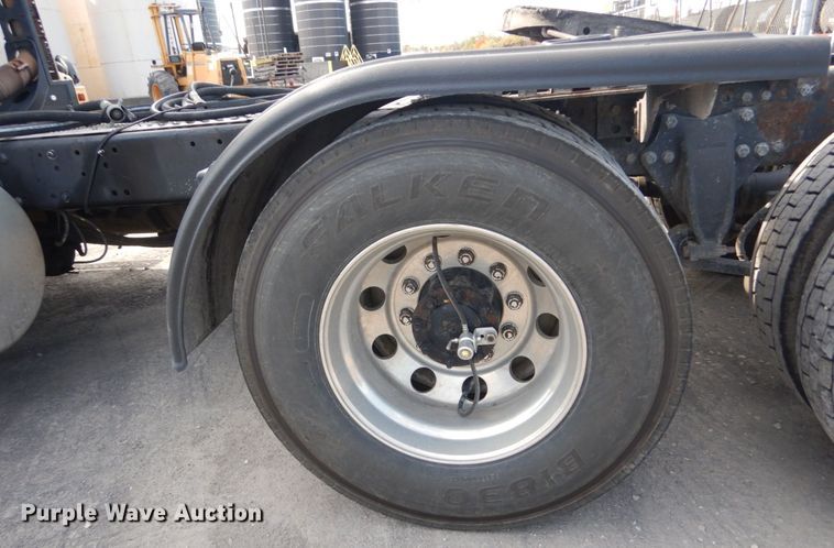 image for item IV9522 2012 Freightliner Cascadia  semi truck