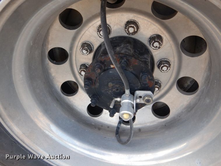 image for item IV9522 2012 Freightliner Cascadia  semi truck