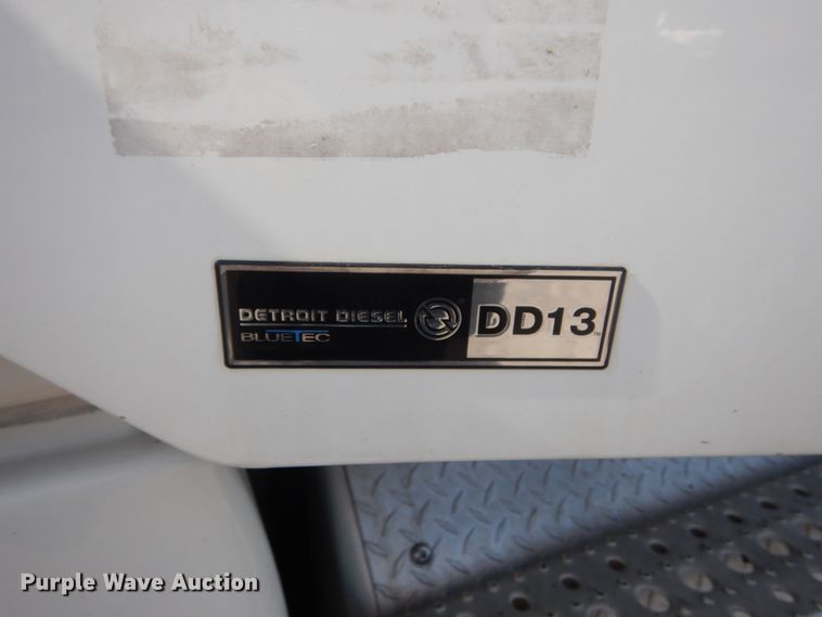 image for item IV9522 2012 Freightliner Cascadia  semi truck