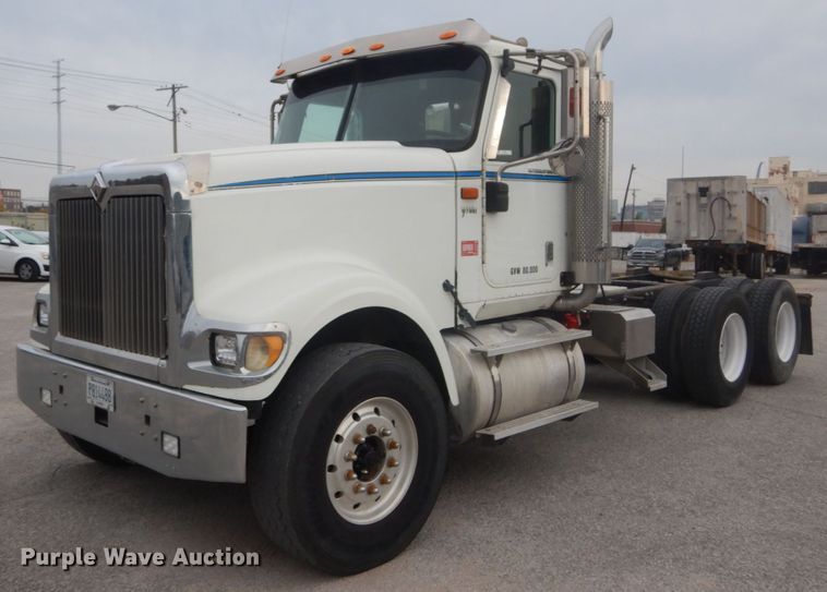 image for item IV9537 2007 International 9900i  truck cab and chassis