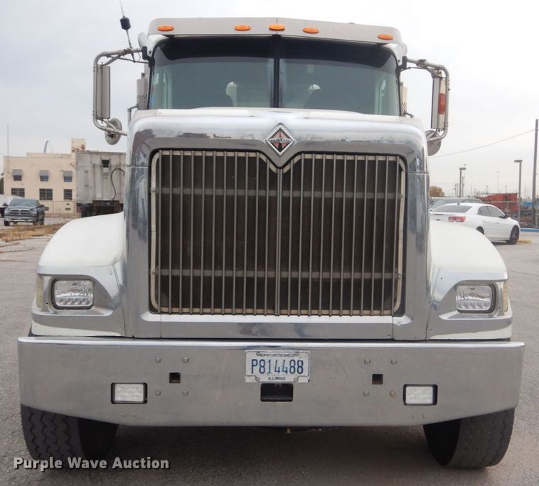 image for item IV9537 2007 International 9900i  truck cab and chassis