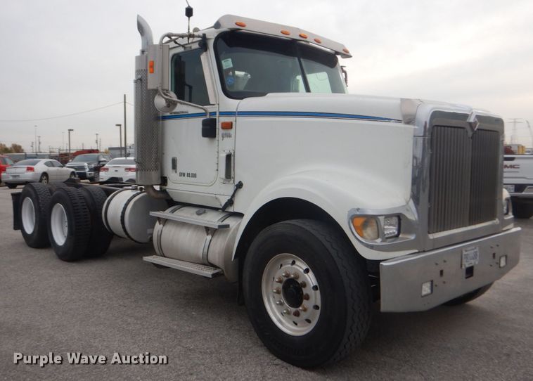 image for item IV9537 2007 International 9900i  truck cab and chassis