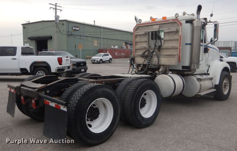 image for item IV9537 2007 International 9900i  truck cab and chassis