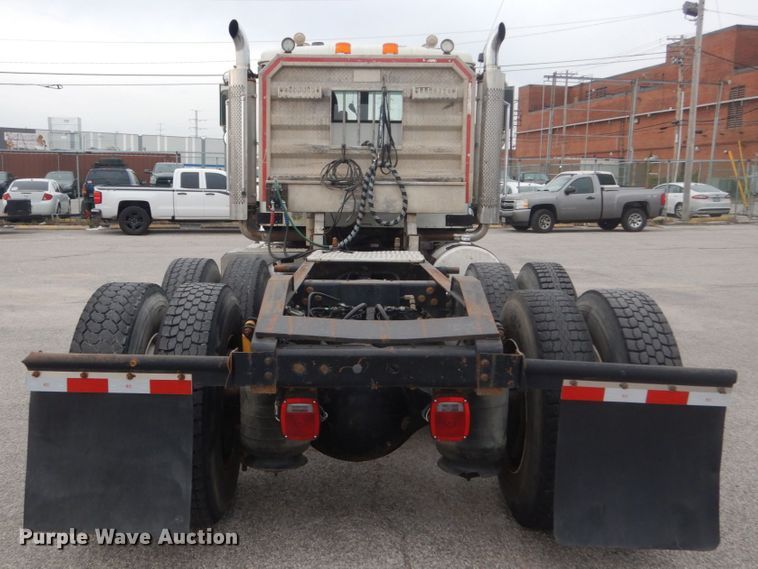 image for item IV9537 2007 International 9900i  truck cab and chassis