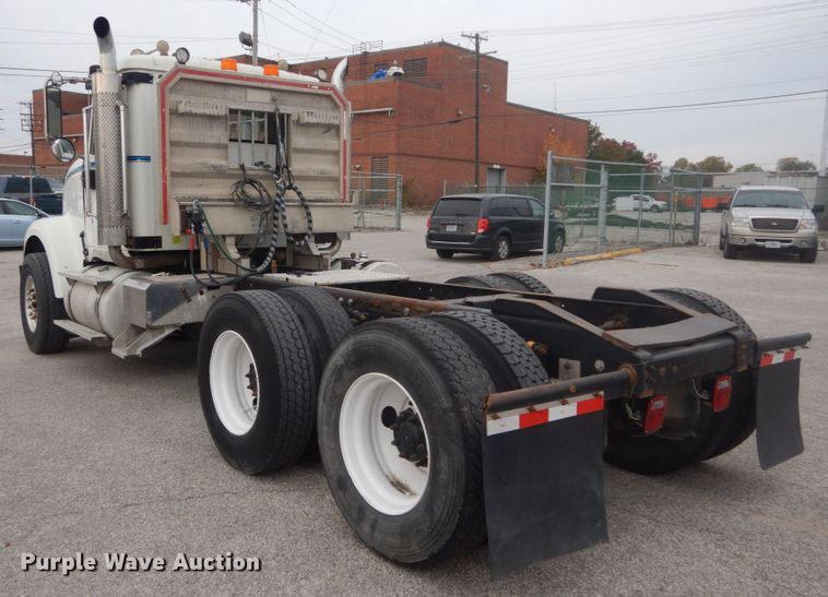 image for item IV9537 2007 International 9900i  truck cab and chassis