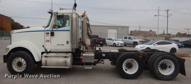 image for item IV9537 2007 International 9900i  truck cab and chassis