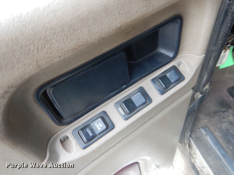 image for item IV9537 2007 International 9900i  truck cab and chassis