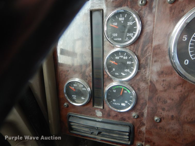 image for item IV9537 2007 International 9900i  truck cab and chassis