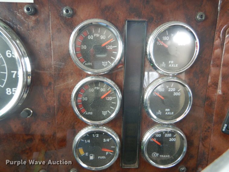 image for item IV9537 2007 International 9900i  truck cab and chassis