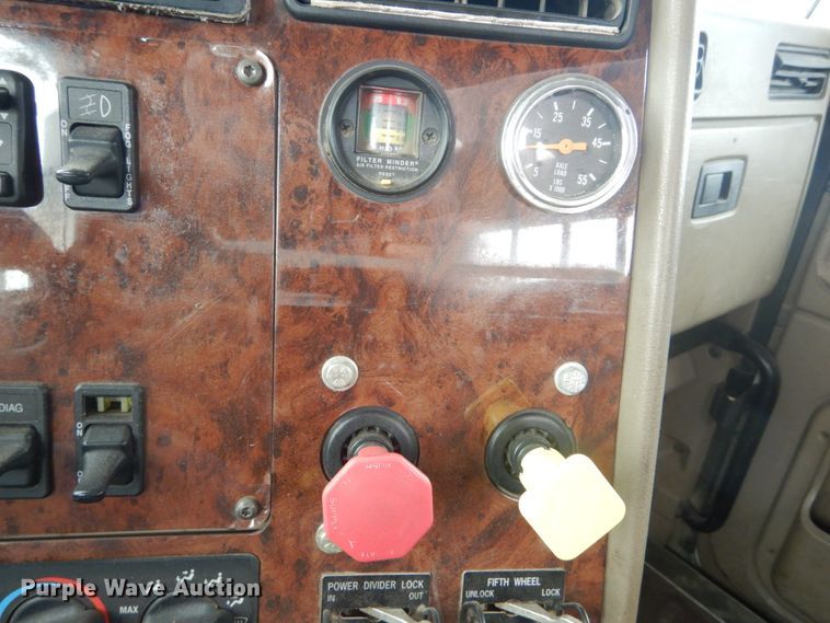 image for item IV9537 2007 International 9900i  truck cab and chassis