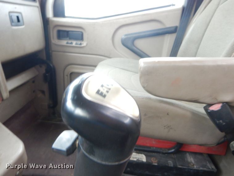 image for item IV9537 2007 International 9900i  truck cab and chassis