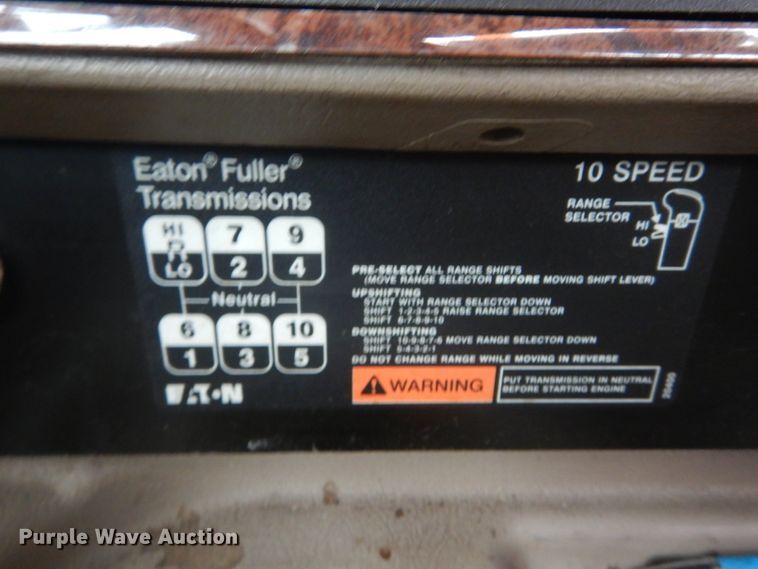 image for item IV9537 2007 International 9900i  truck cab and chassis