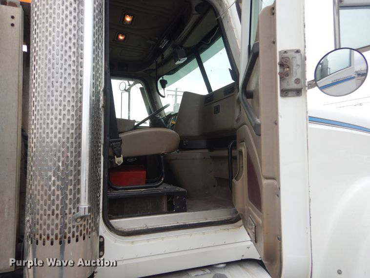 image for item IV9537 2007 International 9900i  truck cab and chassis