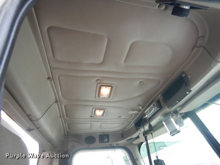 image for item IV9537 2007 International 9900i  truck cab and chassis