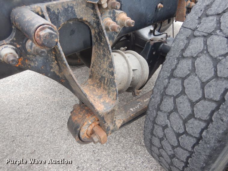 image for item IV9537 2007 International 9900i  truck cab and chassis