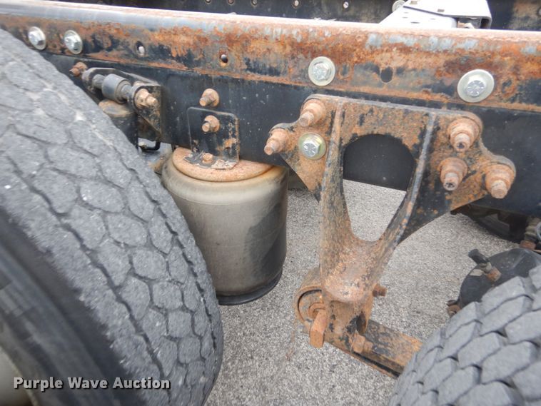 image for item IV9537 2007 International 9900i  truck cab and chassis