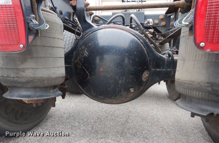 image for item IV9537 2007 International 9900i  truck cab and chassis