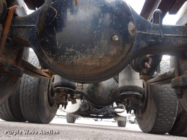 image for item IV9537 2007 International 9900i  truck cab and chassis