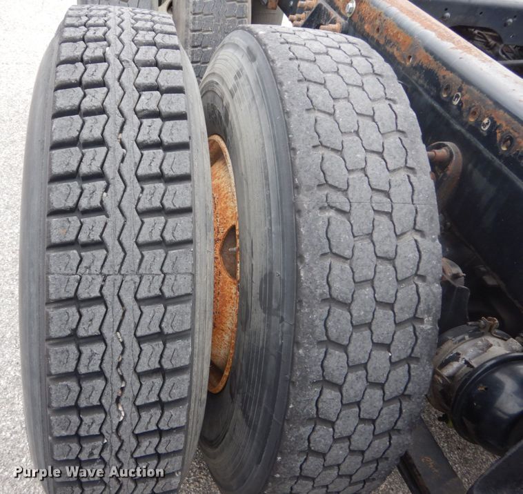 image for item IV9537 2007 International 9900i  truck cab and chassis