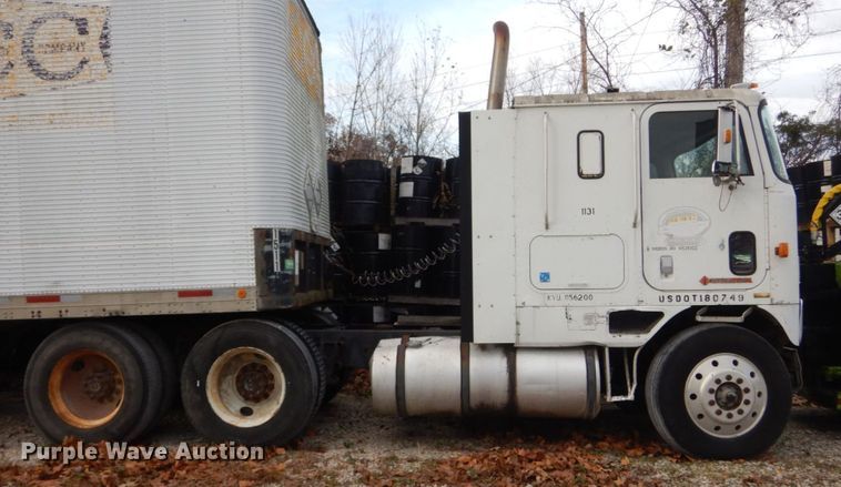 image for item IV9582 1988 International COF-9670  semi truck