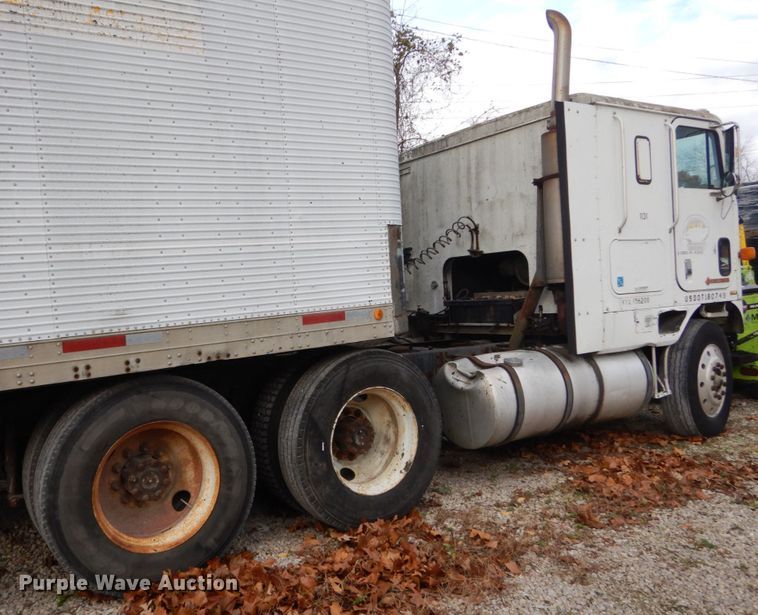 image for item IV9582 1988 International COF-9670  semi truck