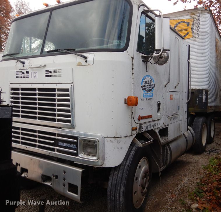 image for item IV9582 1988 International COF-9670  semi truck