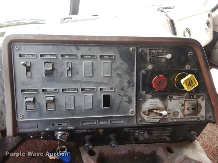 image for item IV9582 1988 International COF-9670  semi truck