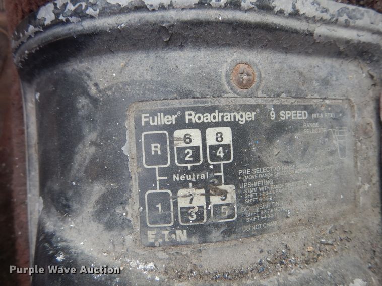 image for item IV9582 1988 International COF-9670  semi truck