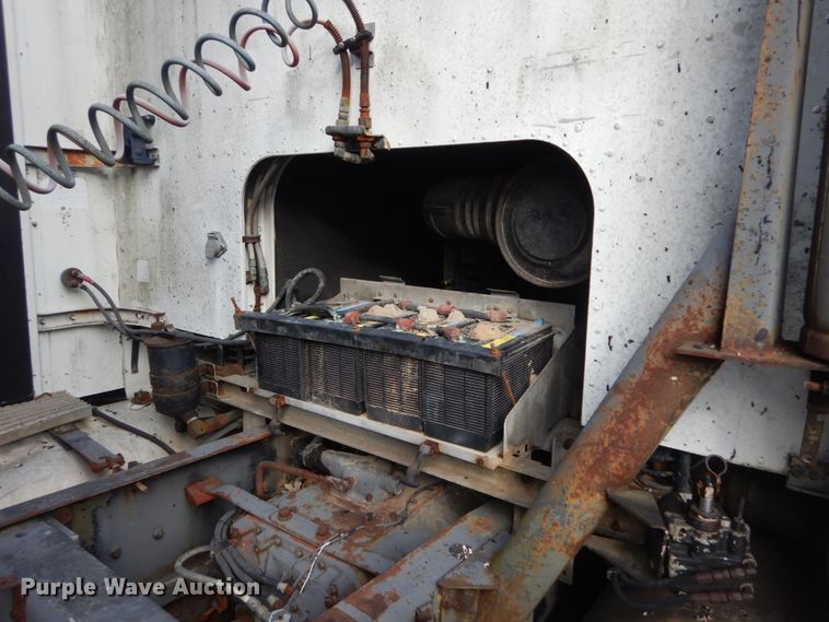 image for item IV9582 1988 International COF-9670  semi truck