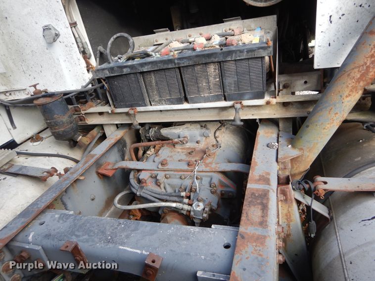 image for item IV9582 1988 International COF-9670  semi truck