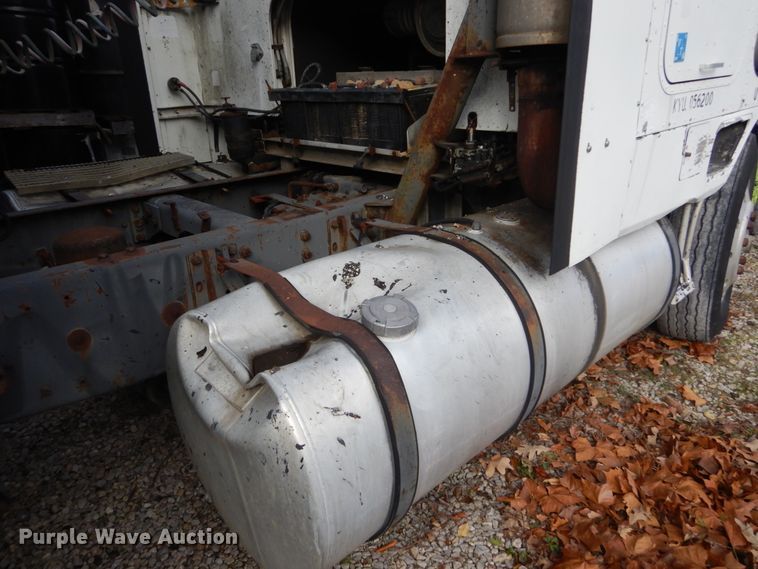 image for item IV9582 1988 International COF-9670  semi truck