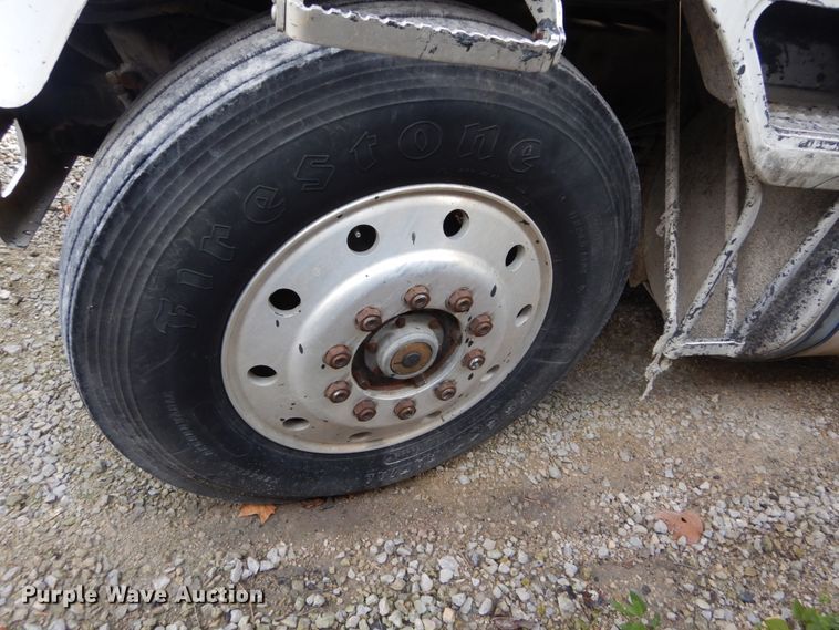 image for item IV9582 1988 International COF-9670  semi truck