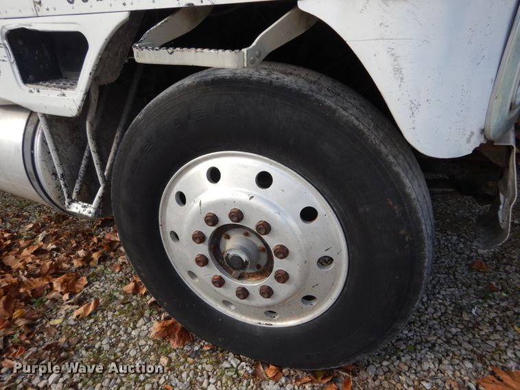 image for item IV9582 1988 International COF-9670  semi truck