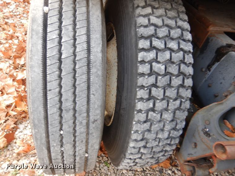 image for item IV9582 1988 International COF-9670  semi truck