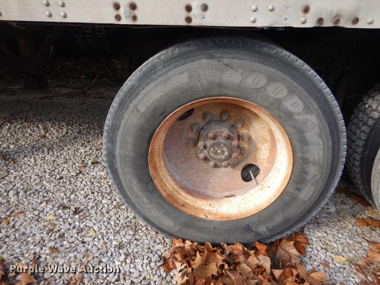image for item IV9582 1988 International COF-9670  semi truck