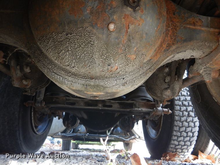 image for item IV9582 1988 International COF-9670  semi truck