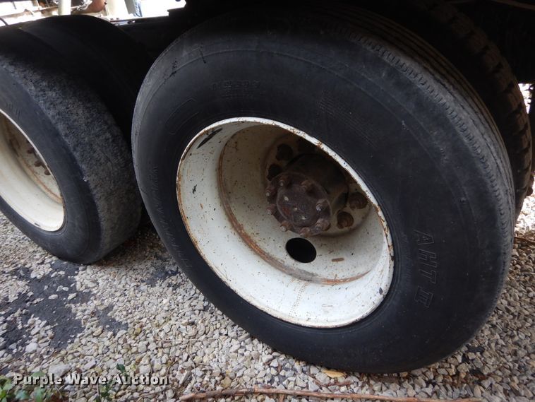 image for item IV9582 1988 International COF-9670  semi truck