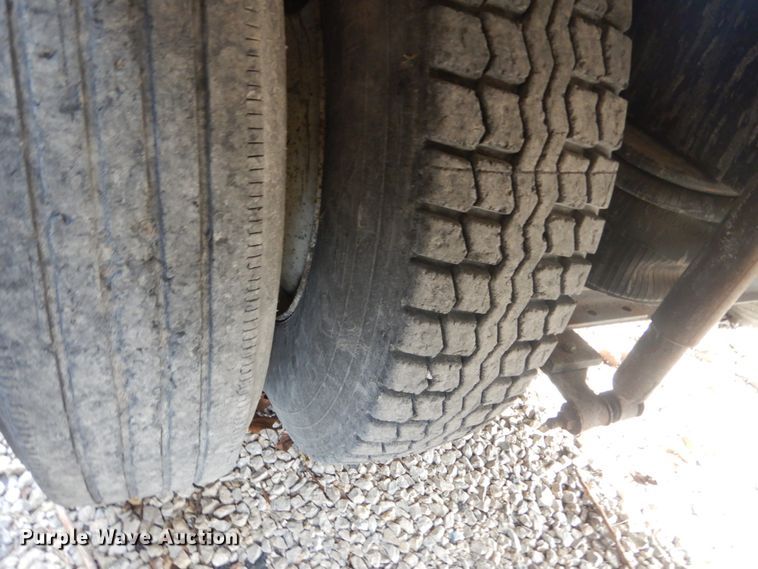 image for item IV9582 1988 International COF-9670  semi truck