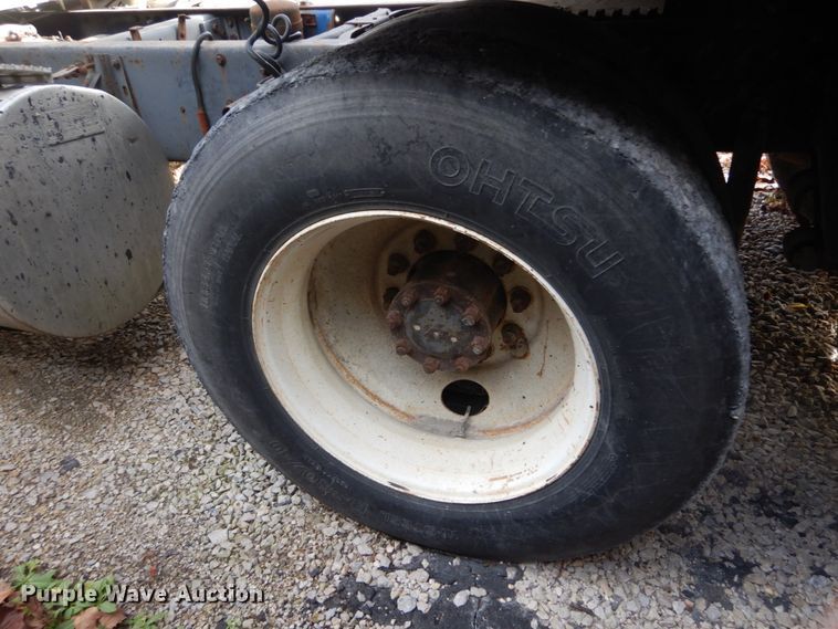 image for item IV9582 1988 International COF-9670  semi truck