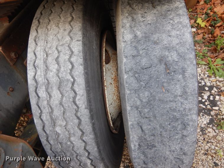 image for item IV9582 1988 International COF-9670  semi truck