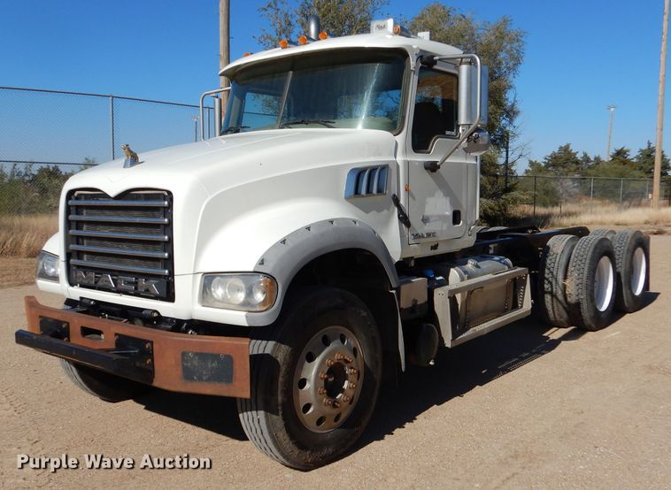 image for item IV9824 2013 Mack GU713  truck cab and chassis
