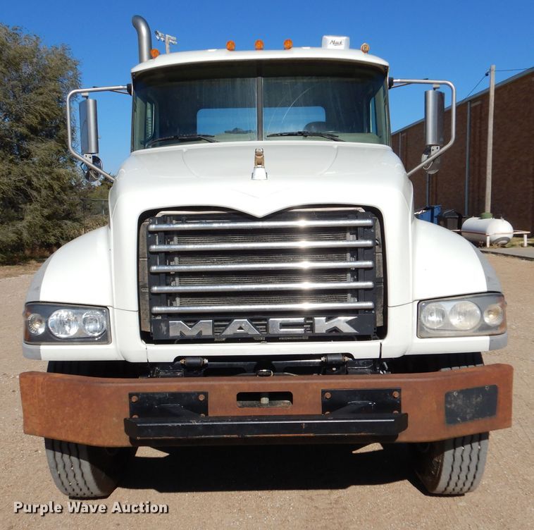 image for item IV9824 2013 Mack GU713  truck cab and chassis