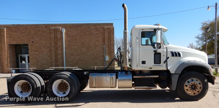 image for item IV9824 2013 Mack GU713  truck cab and chassis